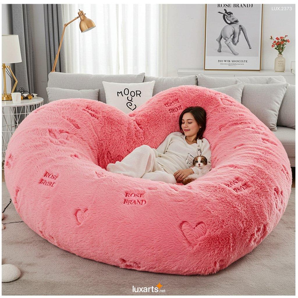 LUX.2373 Heart-Shaped Fur Loungers: Perfect Blend of Comfort and Romance heart shaped fur lounger 6